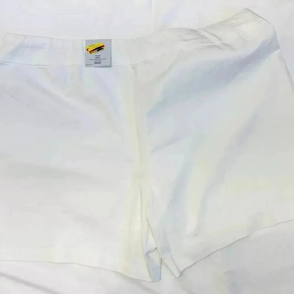 NWT CROFT & BARROW Women High Rise Stretch White Bermuda Shorts Plus Size 24W - Picture 2 of 6